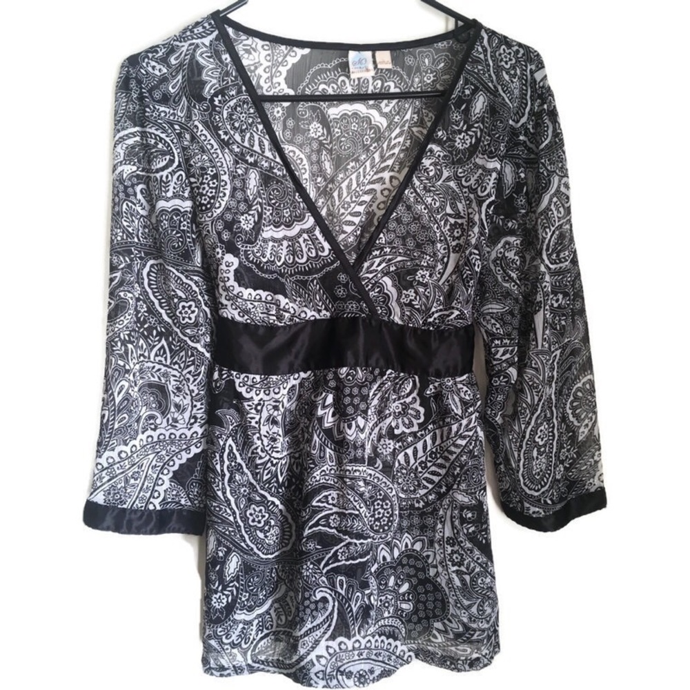 Women’s Large Black & White sheer paisley top